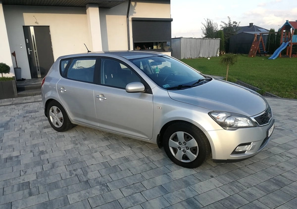 Kia Ceed cena 16800 przebieg: 207402, rok produkcji 2010 z Sieradz małe 172